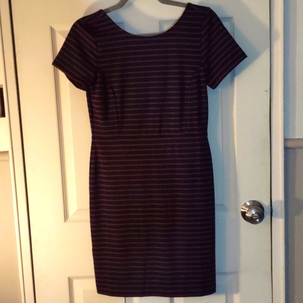 Like New Banana Republic striped dress, short sleeve (4P fits like a small)